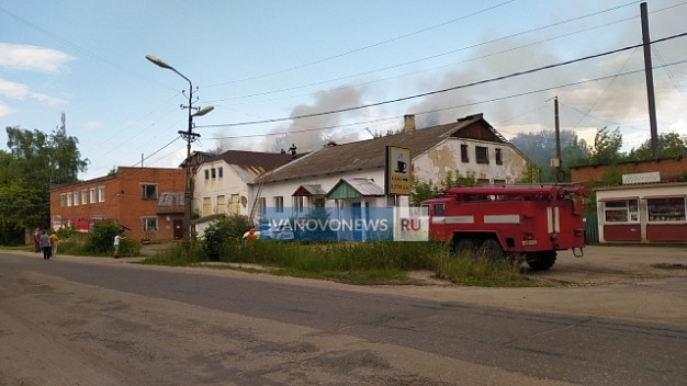 В Юрьевце огонь уничтожил заброшку